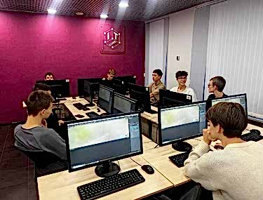 Первые шаги в цифровой разработке: школьники Сатки изучили основы Blender и блочной логики