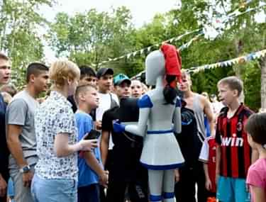 Дети из ДНР прикоснулись к техническому творчеству в оздоровительном лагере Алматы