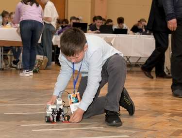 «Первый шаг» в будущее: фестиваль технического творчества собрал три сотни участников