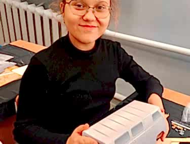 Большая инженерия начинается с картона: Мобильный Кванториум провёл мастер-классы по автомоделированию для школьников Алматы