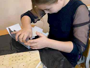 Большая инженерия начинается с картона: Мобильный Кванториум провёл мастер-классы по автомоделированию для школьников Алматы