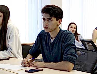 Школьники и студенты Сатки освоили современные методы работы со сложными задачами